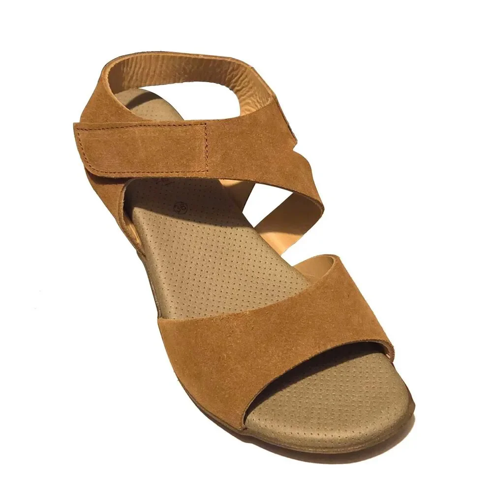 NEW Eric Michael Women Sarit Cognac Chunky Mid Heeled Sandal